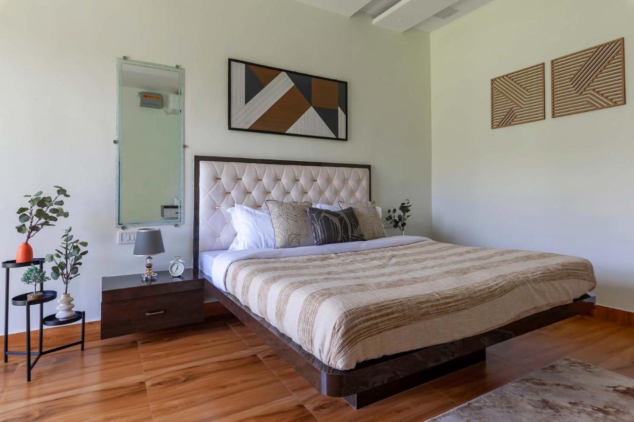 Natures Odyssey By Stayvista - Amidst Lush Greenery With Outdoor Pool And Indoor Activities Chinchavli Exterior foto